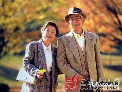 老人秋季养生 贵在“三坚持”